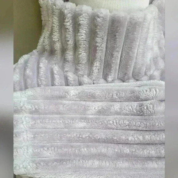 Planet Gold Junior's Cozy Mock Neck Ribbed Top Purple Size Small, Like New - Picture 6 of 6